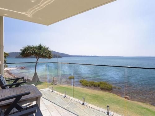 2 'Lanimer' 14 Mitchell Street - beautiful waterfront property with spectacular views1