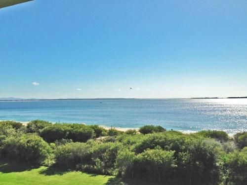 11 'Luskin Lodge' 29 Weatherly Close - stunning water views1