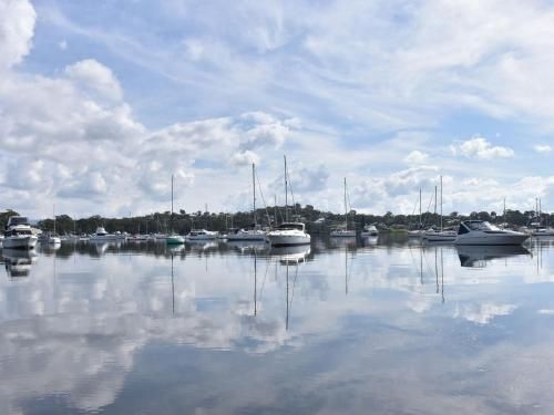 Wangi Lakehouse - renovated Lake Macquarie lakefront Location3