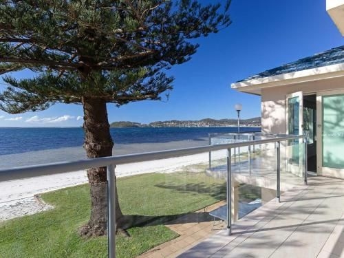 Filoli', 91 Foreshore Drive - huge waterfront home0