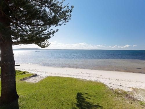 Filoli', 91 Foreshore Drive - huge waterfront home4