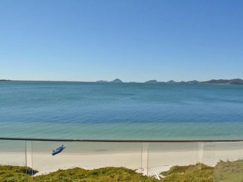 15 'Harbourside' 3-7 Soldiers Point Road - right on the waterfront0
