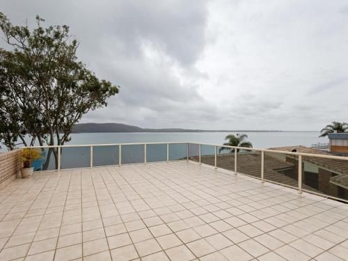 1 'Kooringal', 105 Soldiers Point Road - waterfront unit wth aircon0