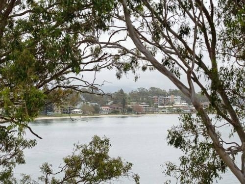 1 'Kooringal', 105 Soldiers Point Road - waterfront unit wth aircon4