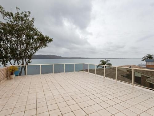 1 'Kooringal', 105 Soldiers Point Road - waterfront unit wth aircon1