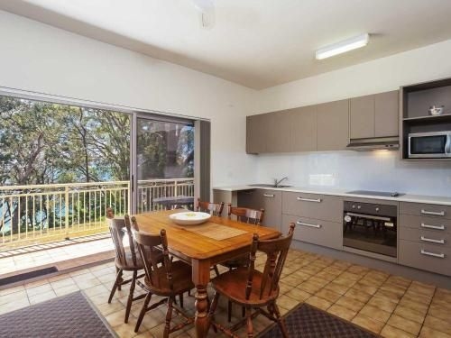 2 'Fiddlers Green' 62 Magnus Street - ground floor unit walking distance to Nelson Bay2
