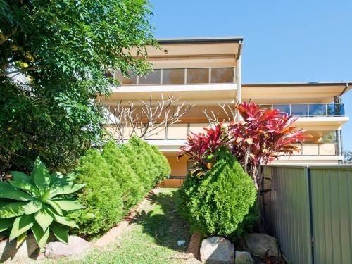 Bellima Beach House', 9 Jackson Close - huge duplex with air con and fabulous views3