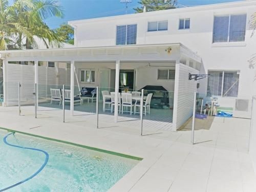 The White House fantastic house with pool linen and WII U (The White House', 25 Tomaree Road - fantastic house with pool, linen FOXTEL & WII-U)4