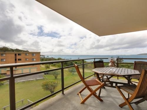 11 'Promenade' 8 Intrepid Close - air conditioned unit with beautiful water views1