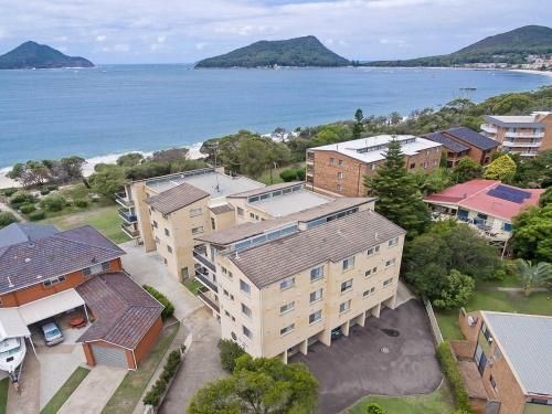 12 'The Helm', 22 Voyager Close - unit in Little Beach with direct access to Shoal Bay Beach!0