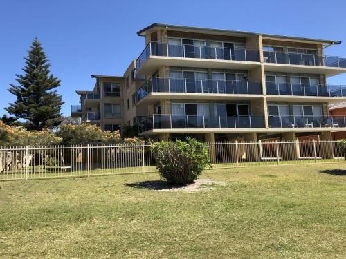 12 'The Helm', 22 Voyager Close - unit in Little Beach with direct access to Shoal Bay Beach!3