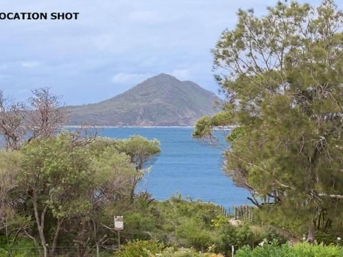 12 'The Helm', 22 Voyager Close - unit in Little Beach with direct access to Shoal Bay Beach!2
