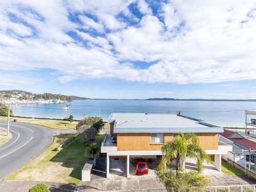 9 'Blue Vista', 13 Victoria Parade - Studio with stunning views4