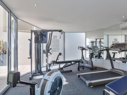 13 'Cote D'Azur', 61 Donald Street - Lovely unit with air con, pool, lift and WiFi4
