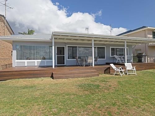 Beached Inn' 93 Foreshore Drive - Spacious beach front house2