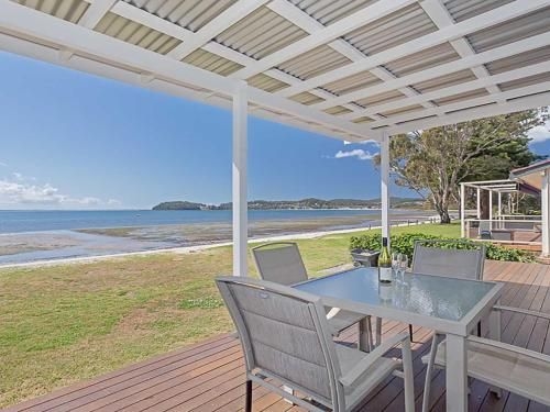 Beached Inn' 93 Foreshore Drive - Spacious beach front house1