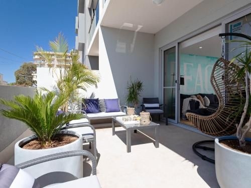 104 'The Shoal' 6-8 Bullecourt Street - linen included & under 200m to beach0