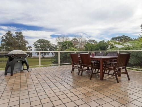 Castaways' 36 Cromarty Road - Beachfront house1