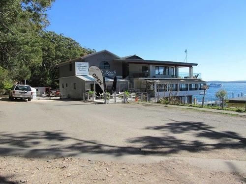 3 'Silvana Court', 26 Ajax Avenue - neat unit with air conditioning1