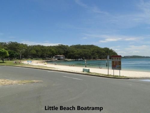13' Mistral Court', 17 Mistral Close - walk across to Little Beach!3
