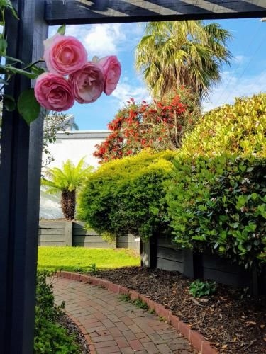 Mysa Anglesea Sleeps 7 WiFi Netflix Cafes Shops2