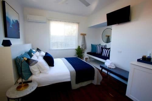 Queen Single Room with Private Bathroom
