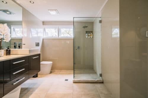 Deluxe Queen Suite