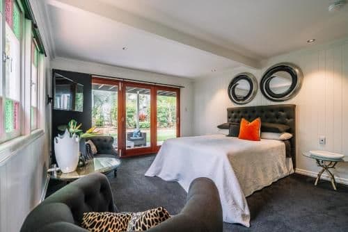 Deluxe Queen Suite