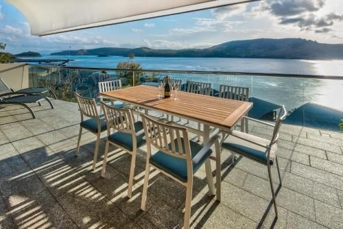 Waves 5 Luxury 3 Bedroom Breathtaking Ocean Views Central Location0