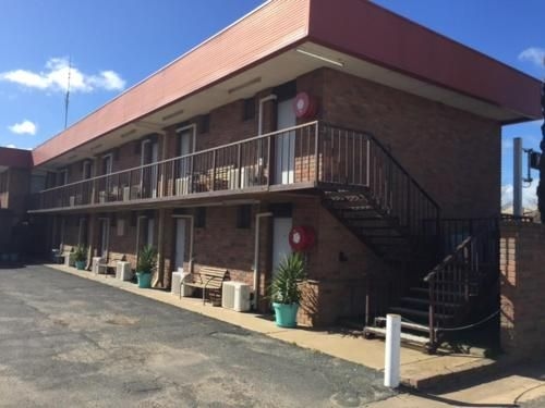 Colony Inn Hotel2