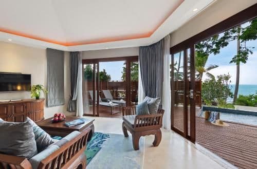 Suite With Private Pool and Sea View