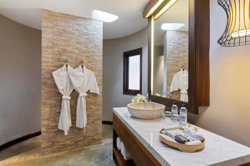 Suite With Private Pool and Sea View