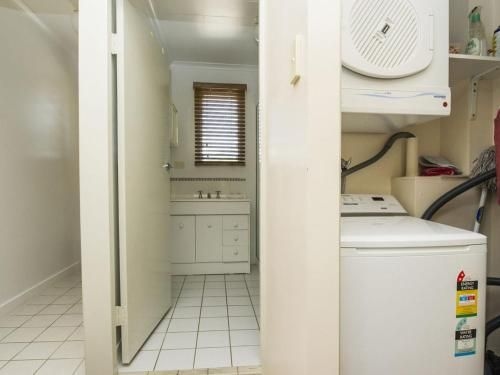 Picnic Bay Apartments Unit 33