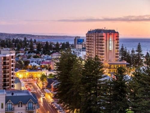 Glenelg Skyline Penthouse - WiFi4