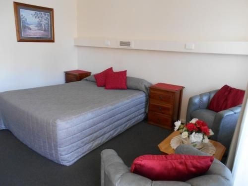 Whiteoaks Motel & Lodges4