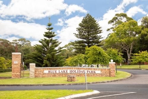 Blue Lake Holiday Park0