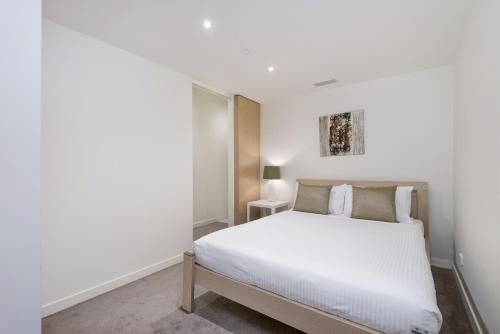 Edgewater 1083