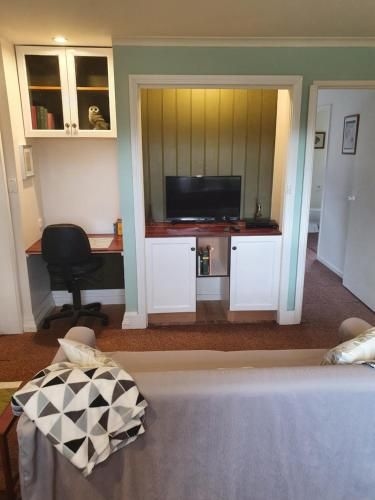 Oaktree Guest House3