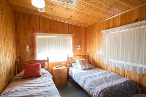 Mundic Waterfront Cottages1