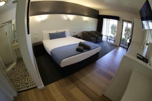 Deluxe Queen Room