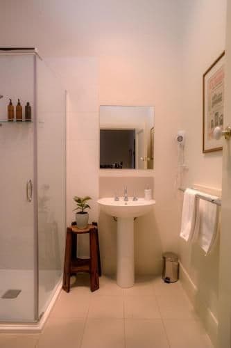 Superior King Room with En Suite Bathroom