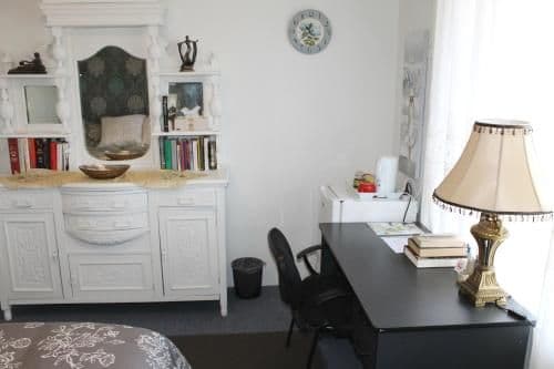 Premium Queen Room with Private Bathroom - Gold