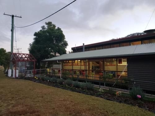 Christmas Creek Café & Cabins (Christmas Creek Cafe & Cabins)0