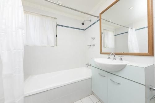 Whitesands, Unit 602, 34-38 North Street3