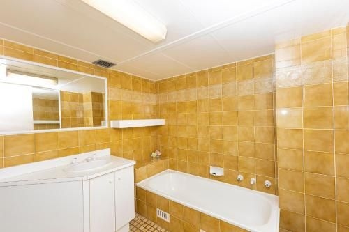 Sandbar, Unit 402, 1-3 Head Street4