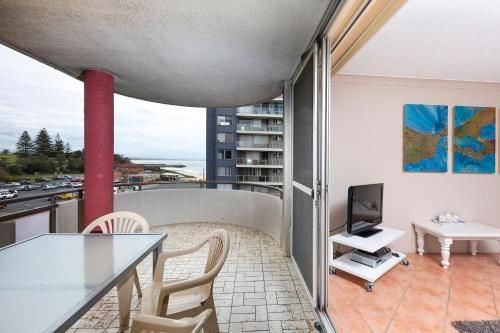 Sandbar, Unit 402, 1-3 Head Street3