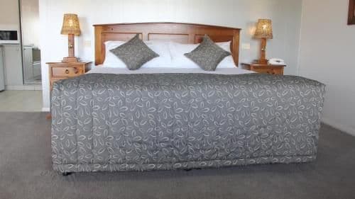 Deluxe Suite with Spa Bath