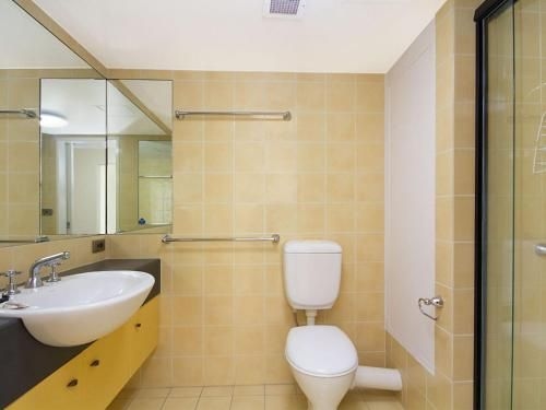 Rainbow Place unit 5 - Beachfront apartment in Rainbow Bay Coolangatta, Southern Gold Coast4