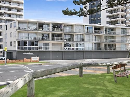 Kingston Court unit 11 - Beachfront unit easy walk to clubs, cafes and restaurants3