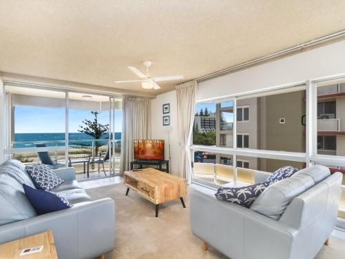 Kooringal unit 20 - Right on the beachfront in a central location Coolangatta0